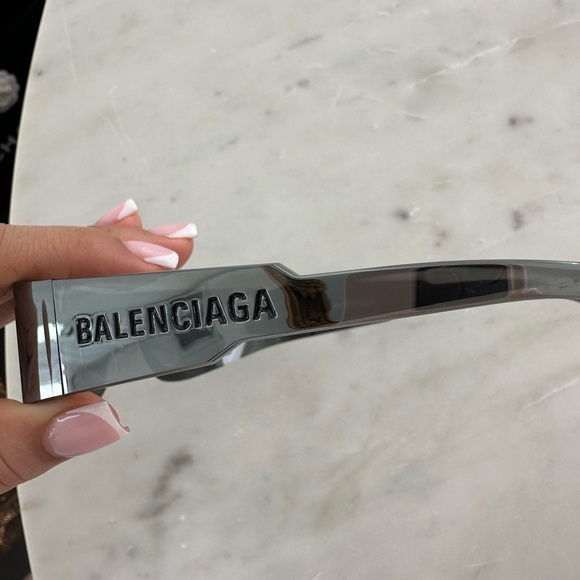 BALENCIAGA - MONO RECTANGLE SUNGLASSES IN SILVER - Picture 3 of 8